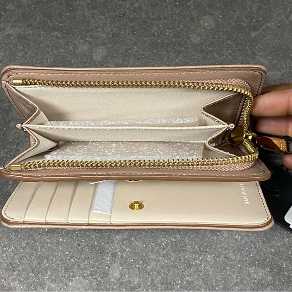 MARC JACOBS - “The Glam Shot” Zip/ Snap Close Leather Wallet In Dusty Beige NWOT - Picture 11 of 16